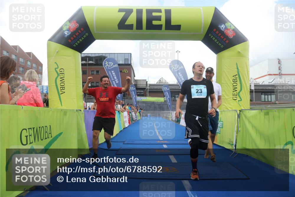 11.08.2024 - GEWOBA Citytriathlon Bremen Lena Gebhardt http://msf.ph/oto/6788592 11.08.2024 11:23:10 Ziel 23 meine-sportfotos.de