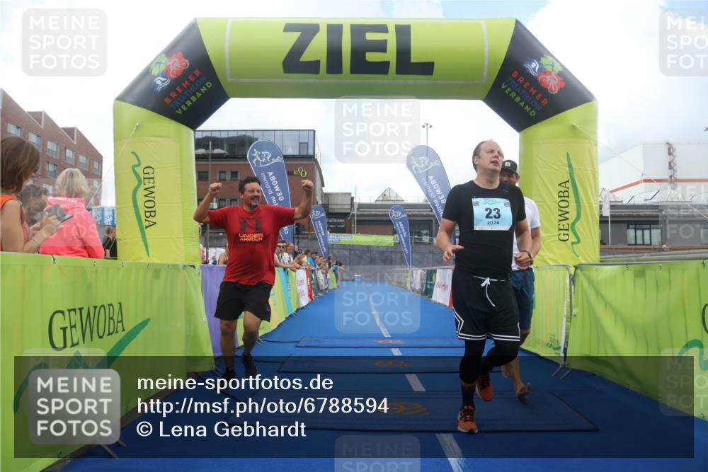 11.08.2024 - GEWOBA Citytriathlon Bremen Lena Gebhardt http://msf.ph/oto/6788594 11.08.2024 11:23:10 Ziel 23 meine-sportfotos.de