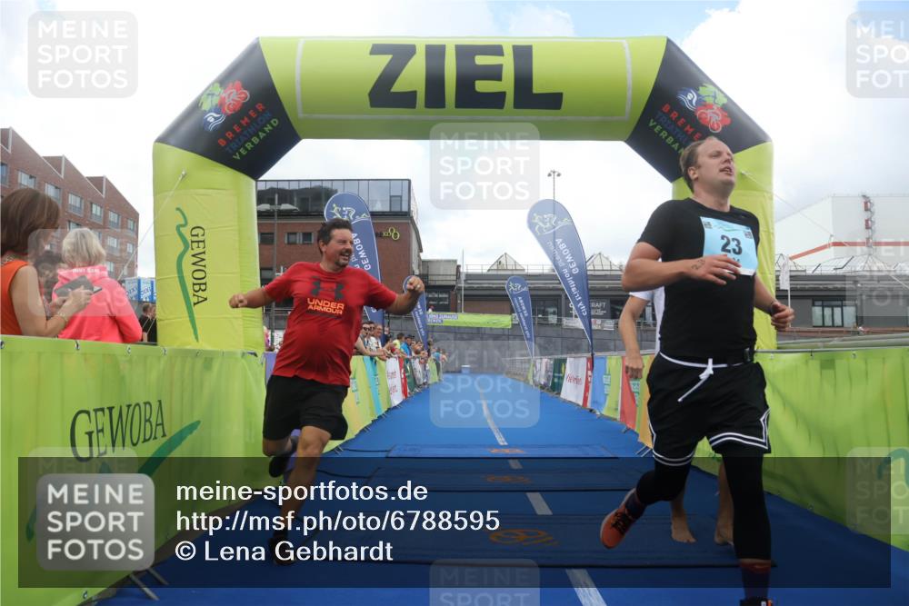11.08.2024 - GEWOBA Citytriathlon Bremen Lena Gebhardt http://msf.ph/oto/6788595 11.08.2024 11:23:10 Ziel 23 meine-sportfotos.de