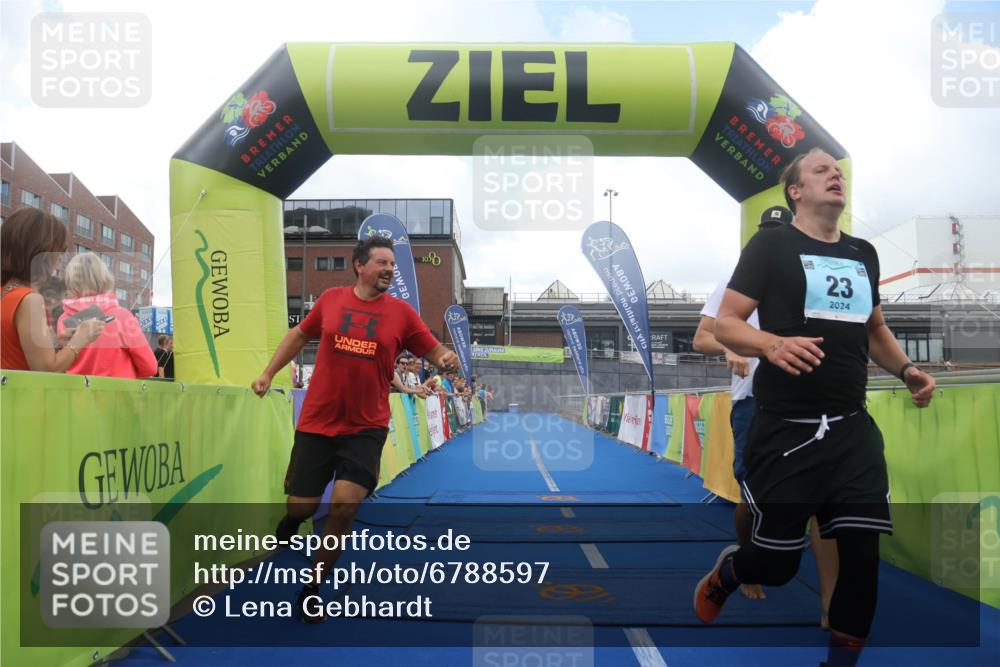 11.08.2024 - GEWOBA Citytriathlon Bremen Lena Gebhardt http://msf.ph/oto/6788597 11.08.2024 11:23:11 Ziel 23, 47 meine-sportfotos.de