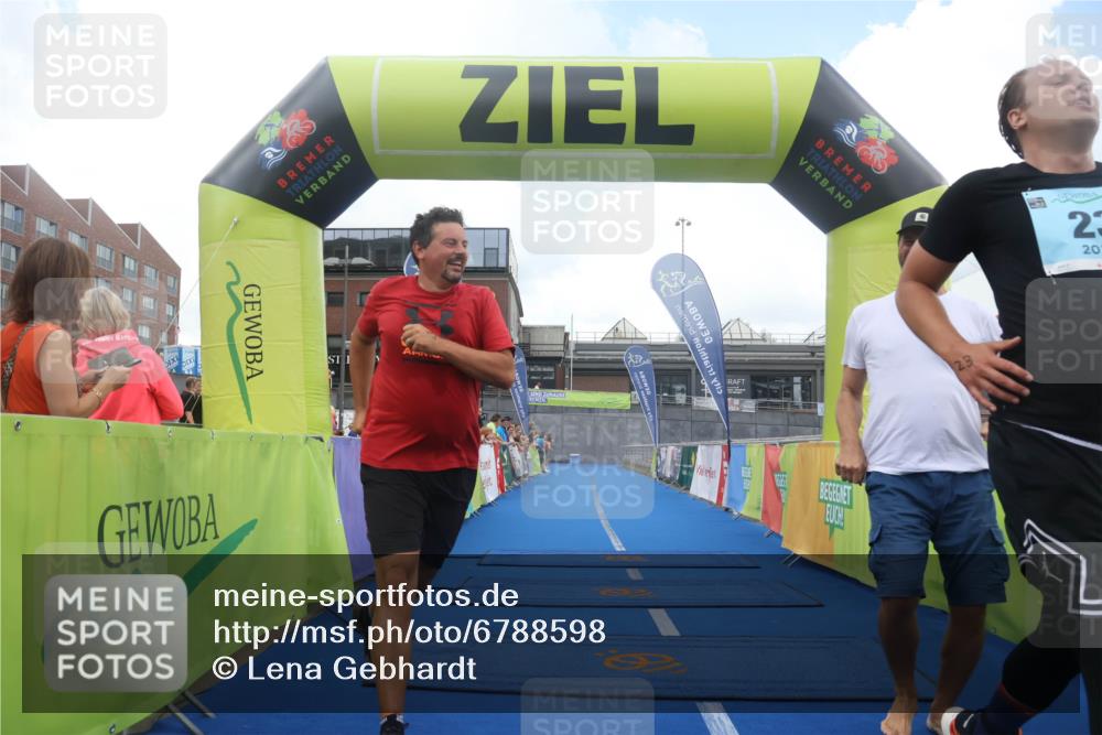 11.08.2024 - GEWOBA Citytriathlon Bremen Lena Gebhardt http://msf.ph/oto/6788598 11.08.2024 11:23:11 Ziel 23, 47 meine-sportfotos.de