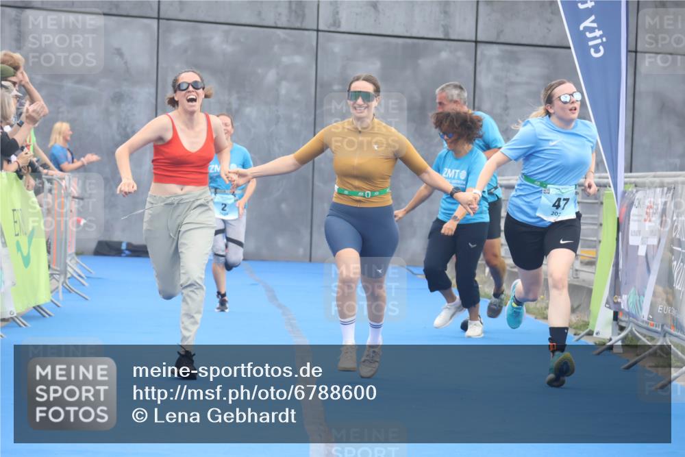 11.08.2024 - GEWOBA Citytriathlon Bremen Lena Gebhardt http://msf.ph/oto/6788600 11.08.2024 11:23:18 Ziel 2, 47 meine-sportfotos.de