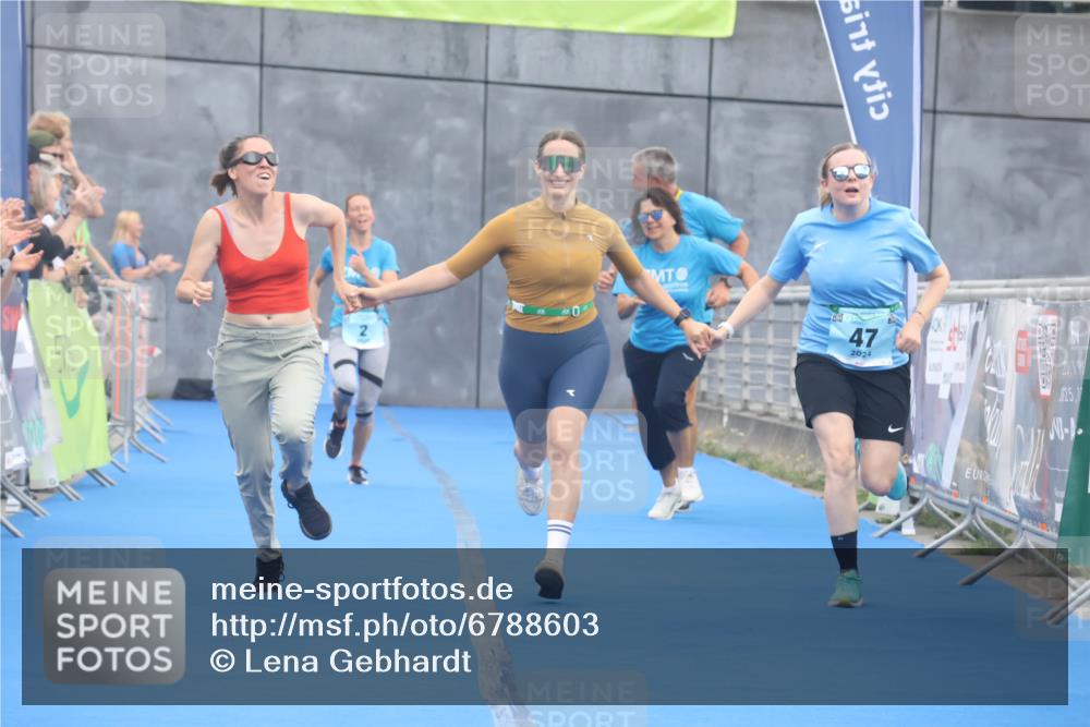 11.08.2024 - GEWOBA Citytriathlon Bremen Lena Gebhardt http://msf.ph/oto/6788603 11.08.2024 11:23:19 Ziel 2, 47 meine-sportfotos.de
