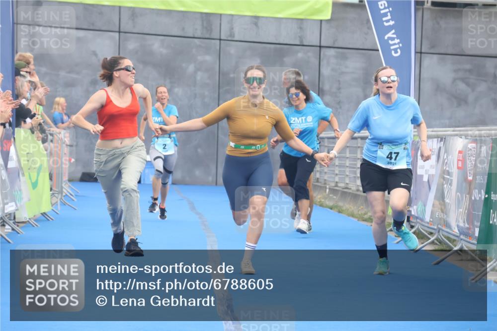 11.08.2024 - GEWOBA Citytriathlon Bremen Lena Gebhardt http://msf.ph/oto/6788605 11.08.2024 11:23:19 Ziel 2, 47 meine-sportfotos.de