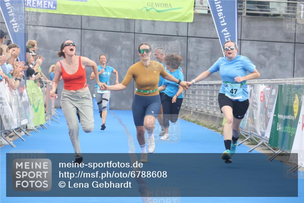 11.08.2024 - GEWOBA Citytriathlon Bremen Lena Gebhardt http://msf.ph/oto/6788608 11.08.2024 11:23:19 Ziel 2, 47 meine-sportfotos.de