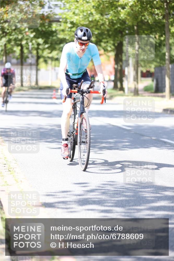 11.08.2024 - GEWOBA Citytriathlon Bremen H.Heesch http://msf.ph/oto/6788609 11.08.2024 13:14:49 Radfahren 289, 292, 400, 410, 436, 470, 516 meine-sportfotos.de