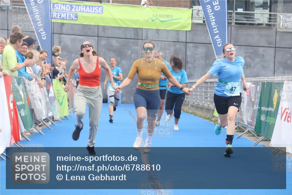 11.08.2024 - GEWOBA Citytriathlon Bremen Lena Gebhardt http://msf.ph/oto/6788610 11.08.2024 11:23:19 Ziel 2, 47 meine-sportfotos.de