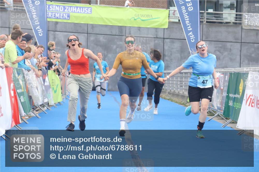 11.08.2024 - GEWOBA Citytriathlon Bremen Lena Gebhardt http://msf.ph/oto/6788611 11.08.2024 11:23:19 Ziel 2, 47 meine-sportfotos.de