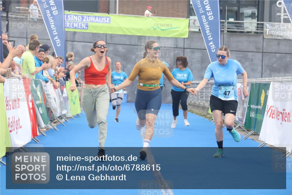 11.08.2024 - GEWOBA Citytriathlon Bremen Lena Gebhardt http://msf.ph/oto/6788615 11.08.2024 11:23:20 Ziel 2, 47 meine-sportfotos.de