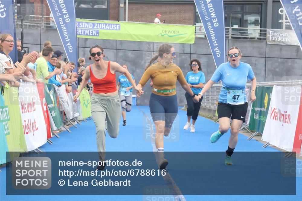 11.08.2024 - GEWOBA Citytriathlon Bremen Lena Gebhardt http://msf.ph/oto/6788616 11.08.2024 11:23:20 Ziel 2, 47 meine-sportfotos.de