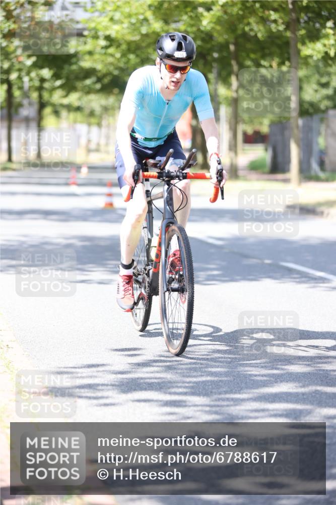11.08.2024 - GEWOBA Citytriathlon Bremen H.Heesch http://msf.ph/oto/6788617 11.08.2024 13:14:50 Radfahren 289, 292, 400, 410, 436, 470, 516 meine-sportfotos.de