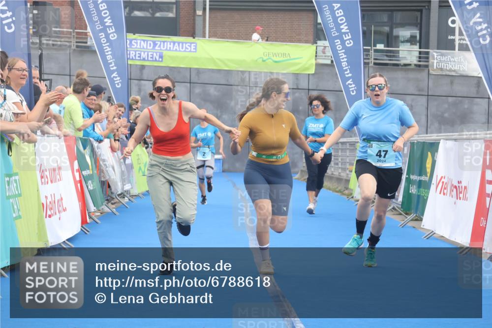 11.08.2024 - GEWOBA Citytriathlon Bremen Lena Gebhardt http://msf.ph/oto/6788618 11.08.2024 11:23:20 Ziel 2, 47 meine-sportfotos.de