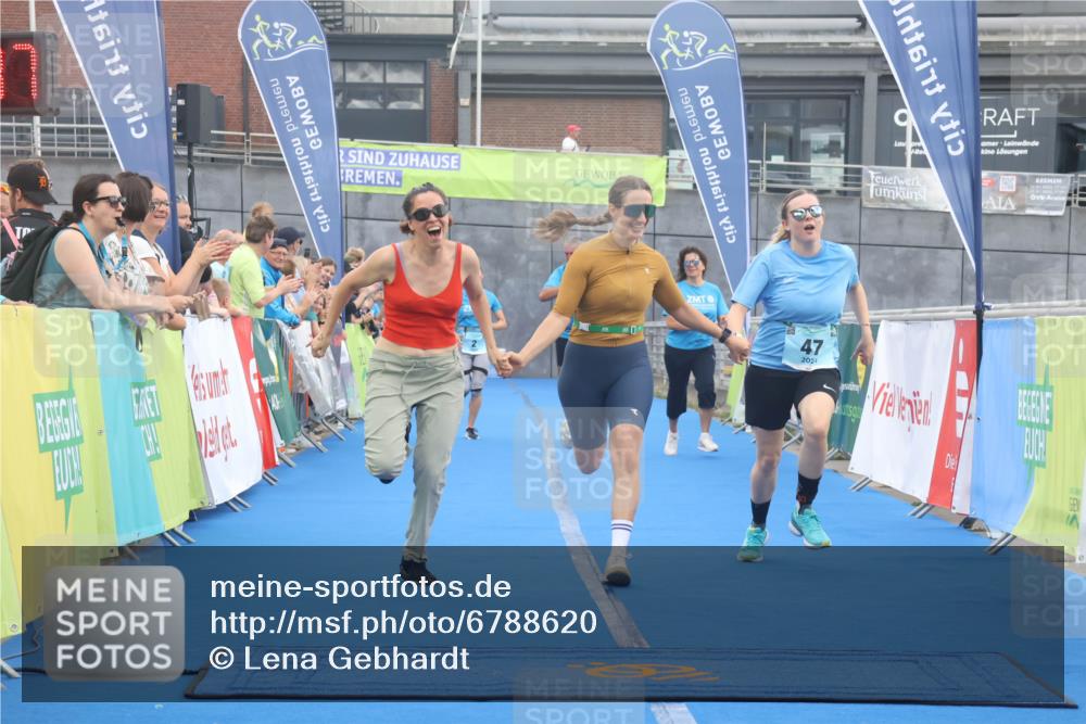 11.08.2024 - GEWOBA Citytriathlon Bremen Lena Gebhardt http://msf.ph/oto/6788620 11.08.2024 11:23:20 Ziel 2, 47 meine-sportfotos.de