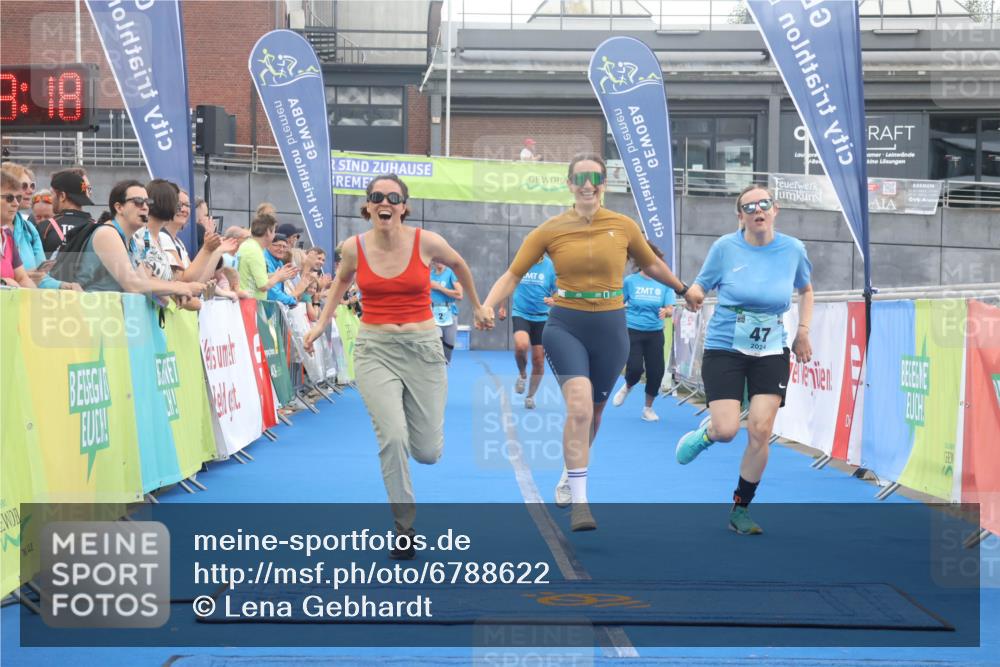 11.08.2024 - GEWOBA Citytriathlon Bremen Lena Gebhardt http://msf.ph/oto/6788622 11.08.2024 11:23:21 Ziel 2, 47 meine-sportfotos.de