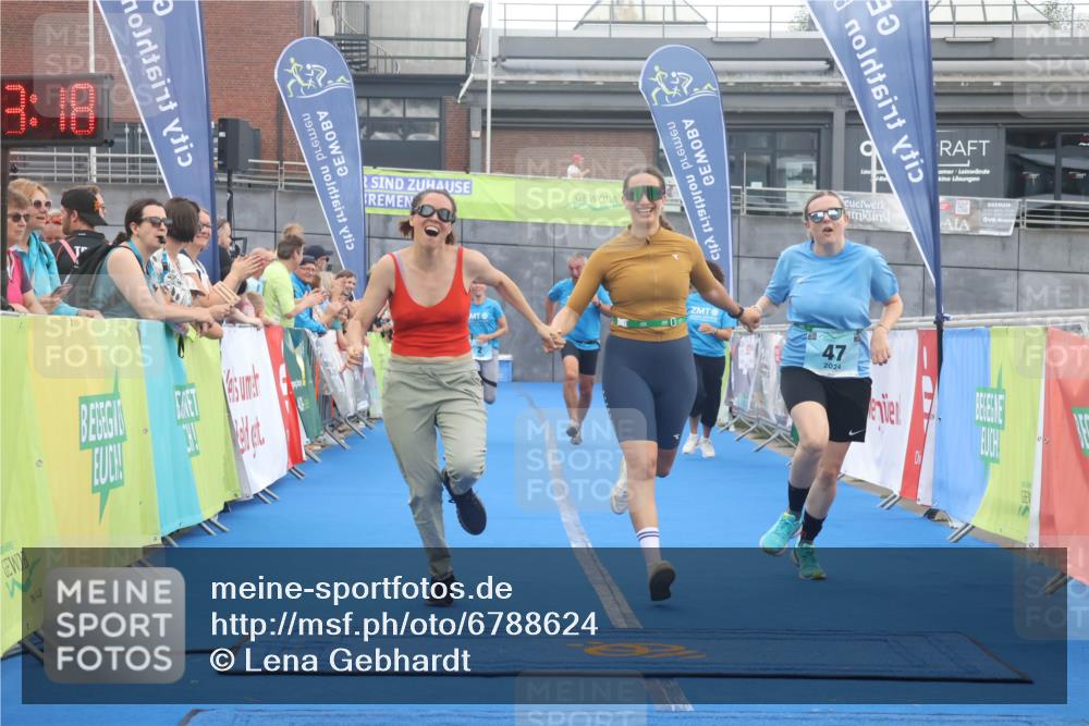 11.08.2024 - GEWOBA Citytriathlon Bremen Lena Gebhardt http://msf.ph/oto/6788624 11.08.2024 11:23:21 Ziel 2, 47 meine-sportfotos.de