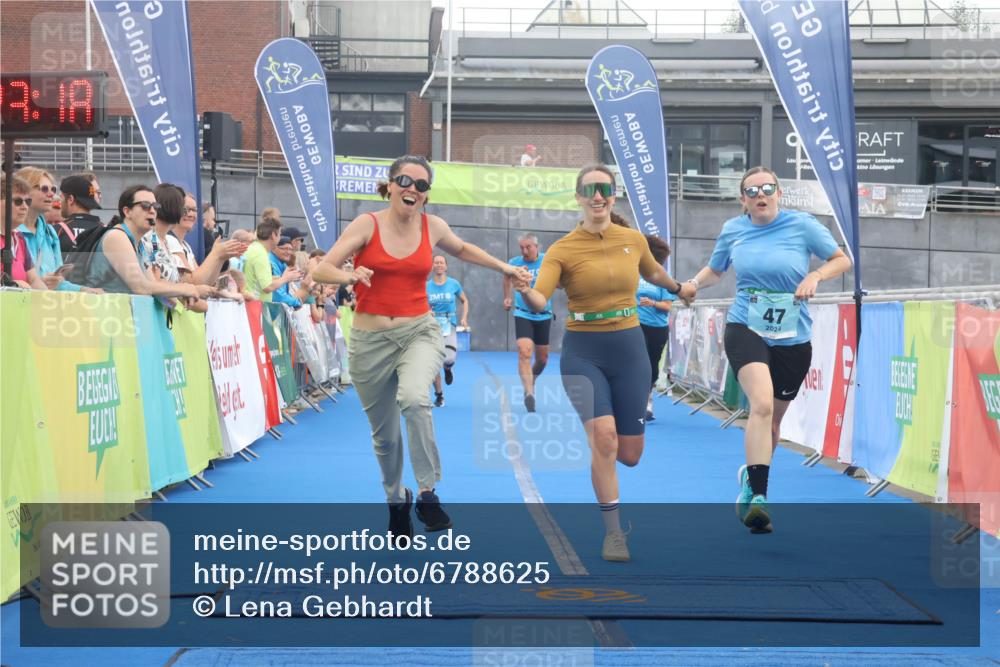 11.08.2024 - GEWOBA Citytriathlon Bremen Lena Gebhardt http://msf.ph/oto/6788625 11.08.2024 11:23:21 Ziel 2, 47 meine-sportfotos.de