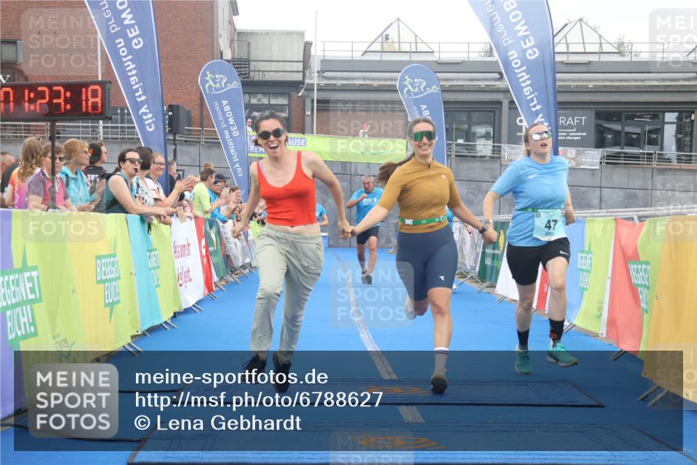 11.08.2024 - GEWOBA Citytriathlon Bremen Lena Gebhardt http://msf.ph/oto/6788627 11.08.2024 11:23:21 Ziel 2, 47 meine-sportfotos.de