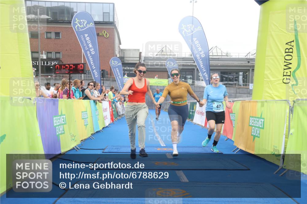 11.08.2024 - GEWOBA Citytriathlon Bremen Lena Gebhardt http://msf.ph/oto/6788629 11.08.2024 11:23:21 Ziel 2, 47 meine-sportfotos.de