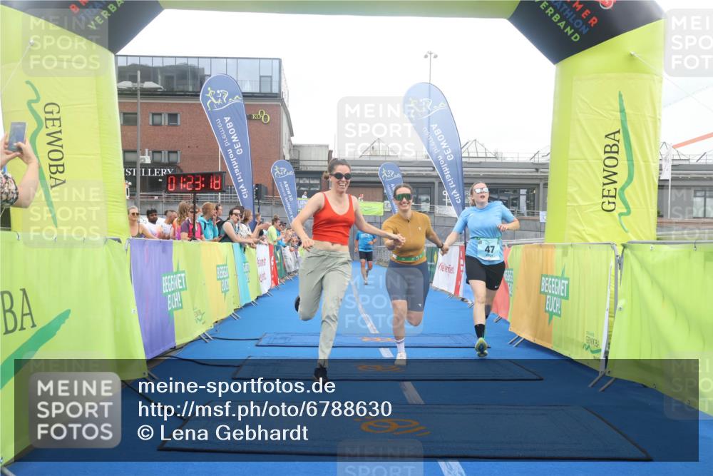 11.08.2024 - GEWOBA Citytriathlon Bremen Lena Gebhardt http://msf.ph/oto/6788630 11.08.2024 11:23:22 Ziel 2, 47 meine-sportfotos.de