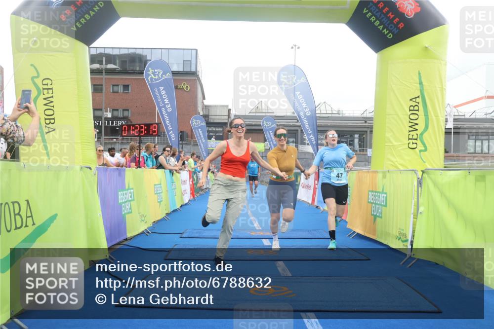 11.08.2024 - GEWOBA Citytriathlon Bremen Lena Gebhardt http://msf.ph/oto/6788632 11.08.2024 11:23:22 Ziel 2, 47 meine-sportfotos.de