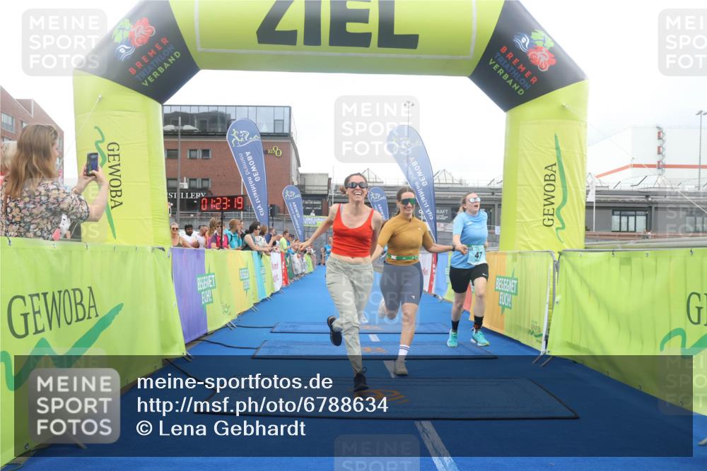 11.08.2024 - GEWOBA Citytriathlon Bremen Lena Gebhardt http://msf.ph/oto/6788634 11.08.2024 11:23:22 Ziel 2, 47 meine-sportfotos.de