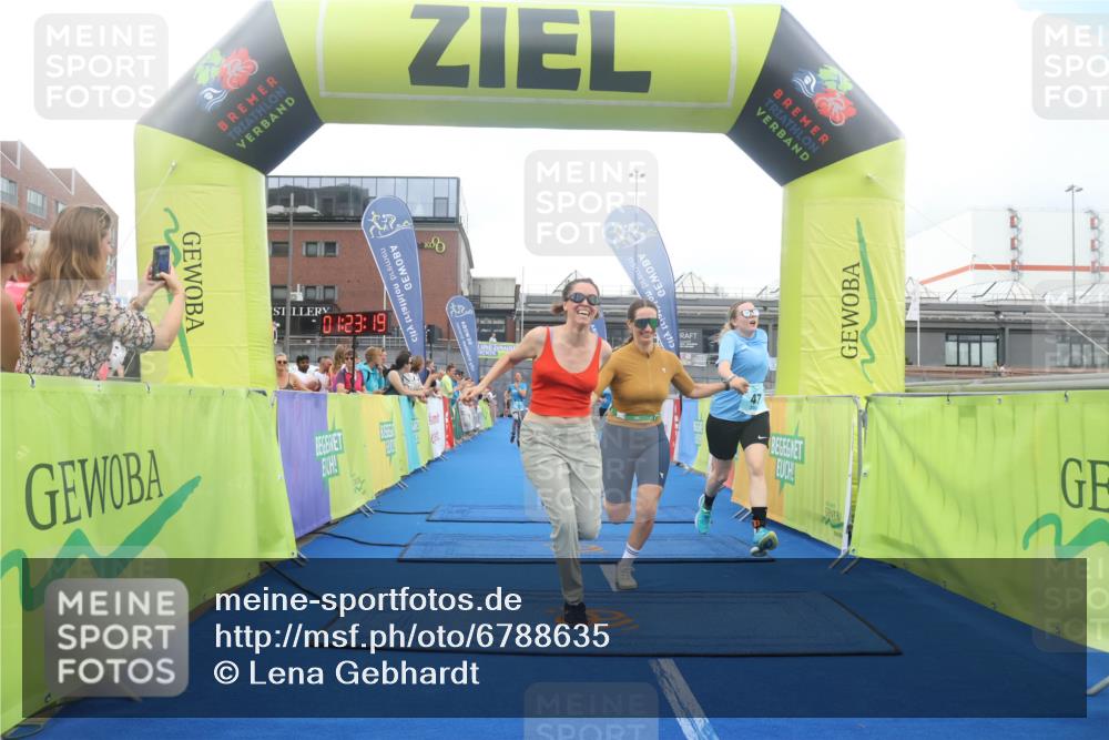 11.08.2024 - GEWOBA Citytriathlon Bremen Lena Gebhardt http://msf.ph/oto/6788635 11.08.2024 11:23:22 Ziel 2, 47 meine-sportfotos.de