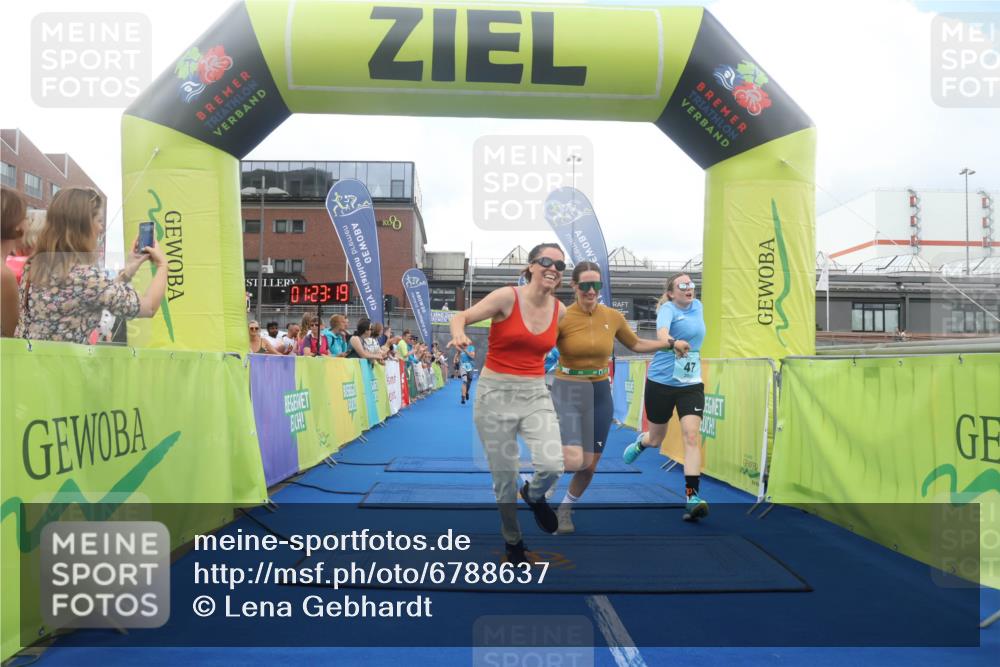 11.08.2024 - GEWOBA Citytriathlon Bremen Lena Gebhardt http://msf.ph/oto/6788637 11.08.2024 11:23:22 Ziel 2, 47 meine-sportfotos.de