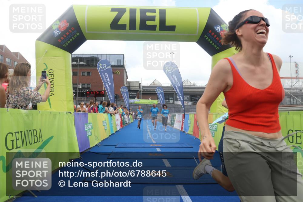 11.08.2024 - GEWOBA Citytriathlon Bremen Lena Gebhardt http://msf.ph/oto/6788645 11.08.2024 11:23:23 Ziel 2, 47 meine-sportfotos.de