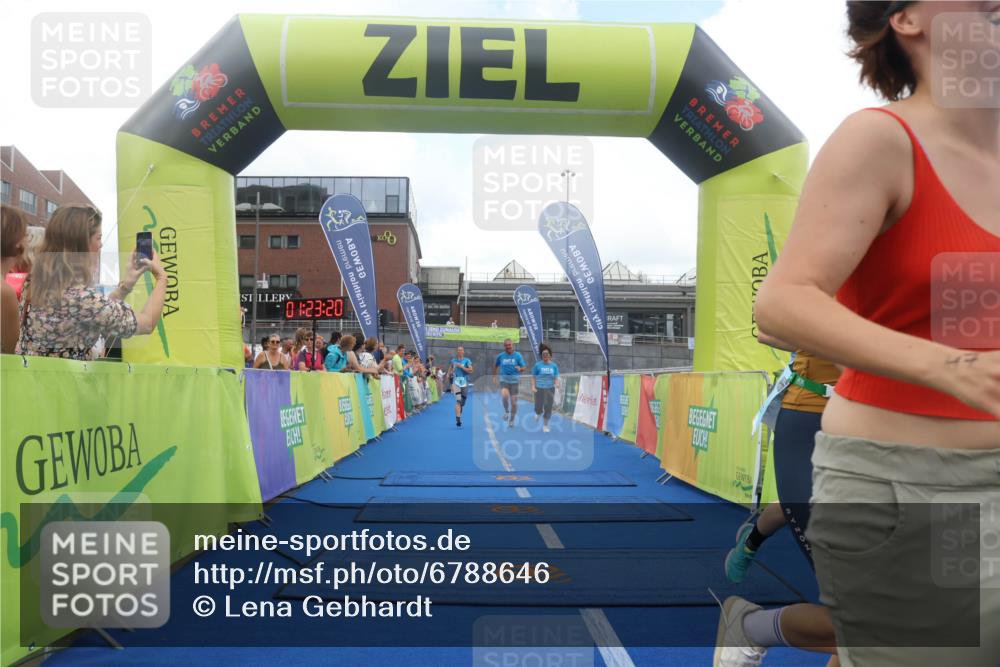 11.08.2024 - GEWOBA Citytriathlon Bremen Lena Gebhardt http://msf.ph/oto/6788646 11.08.2024 11:23:23 Ziel 2, 47 meine-sportfotos.de