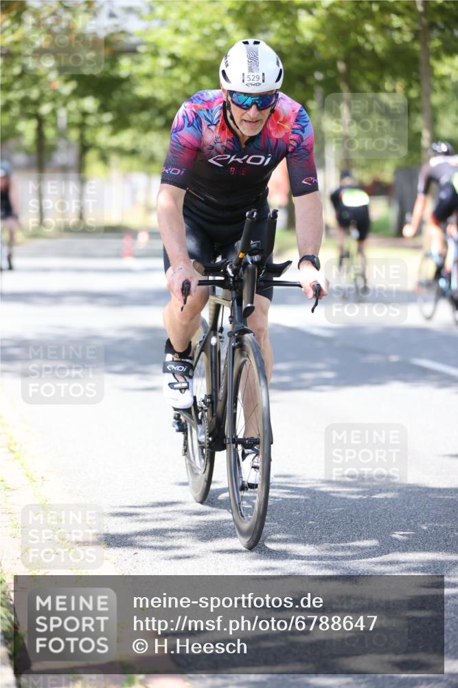11.08.2024 - GEWOBA Citytriathlon Bremen H.Heesch http://msf.ph/oto/6788647 11.08.2024 13:14:51 Radfahren 292, 400, 401, 410, 436, 470, 516 meine-sportfotos.de
