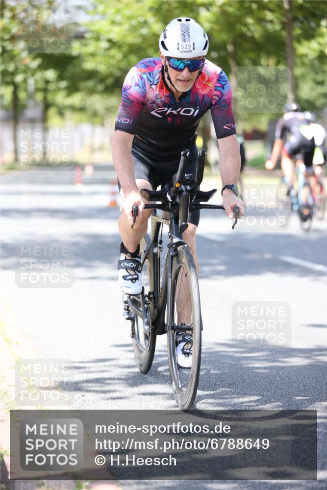 11.08.2024 - GEWOBA Citytriathlon Bremen H.Heesch http://msf.ph/oto/6788649 11.08.2024 13:14:52 Radfahren 292, 400, 401, 436, 470, 516 meine-sportfotos.de