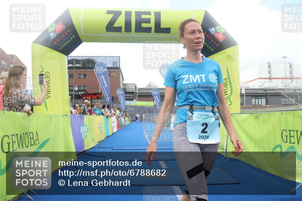 11.08.2024 - GEWOBA Citytriathlon Bremen Lena Gebhardt http://msf.ph/oto/6788682 11.08.2024 11:23:27 Ziel 2, 47, 88 meine-sportfotos.de