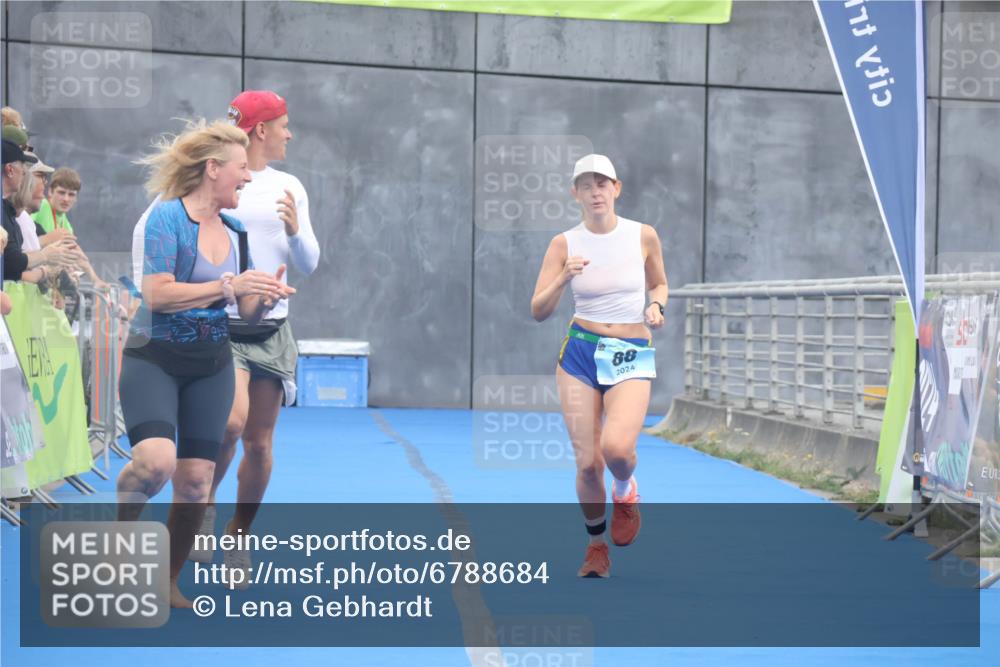 11.08.2024 - GEWOBA Citytriathlon Bremen Lena Gebhardt http://msf.ph/oto/6788684 11.08.2024 11:23:32 Ziel 2, 88 meine-sportfotos.de