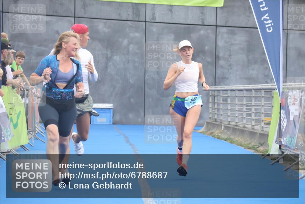 11.08.2024 - GEWOBA Citytriathlon Bremen Lena Gebhardt http://msf.ph/oto/6788687 11.08.2024 11:23:33 Ziel 2, 88 meine-sportfotos.de