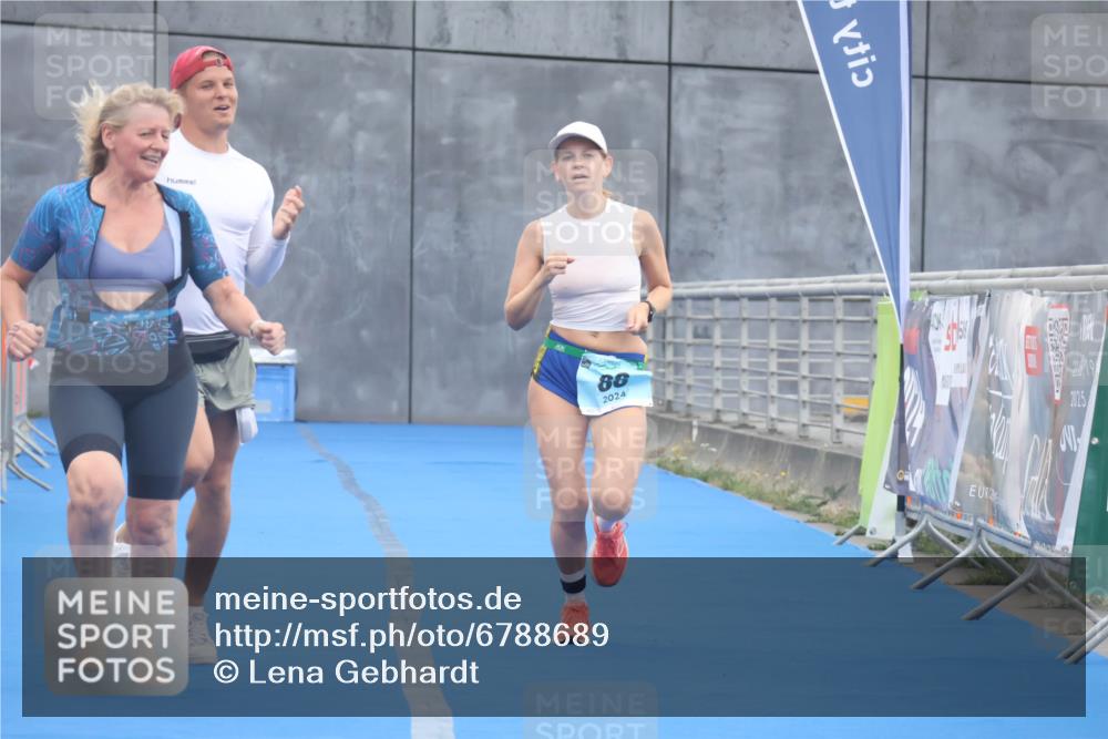 11.08.2024 - GEWOBA Citytriathlon Bremen Lena Gebhardt http://msf.ph/oto/6788689 11.08.2024 11:23:33 Ziel 2, 88 meine-sportfotos.de