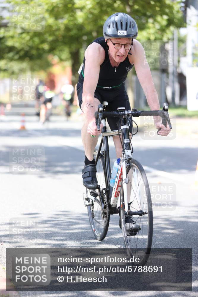 11.08.2024 - GEWOBA Citytriathlon Bremen H.Heesch http://msf.ph/oto/6788691 11.08.2024 13:14:53 Radfahren 400, 401, 436, 470, 516 meine-sportfotos.de