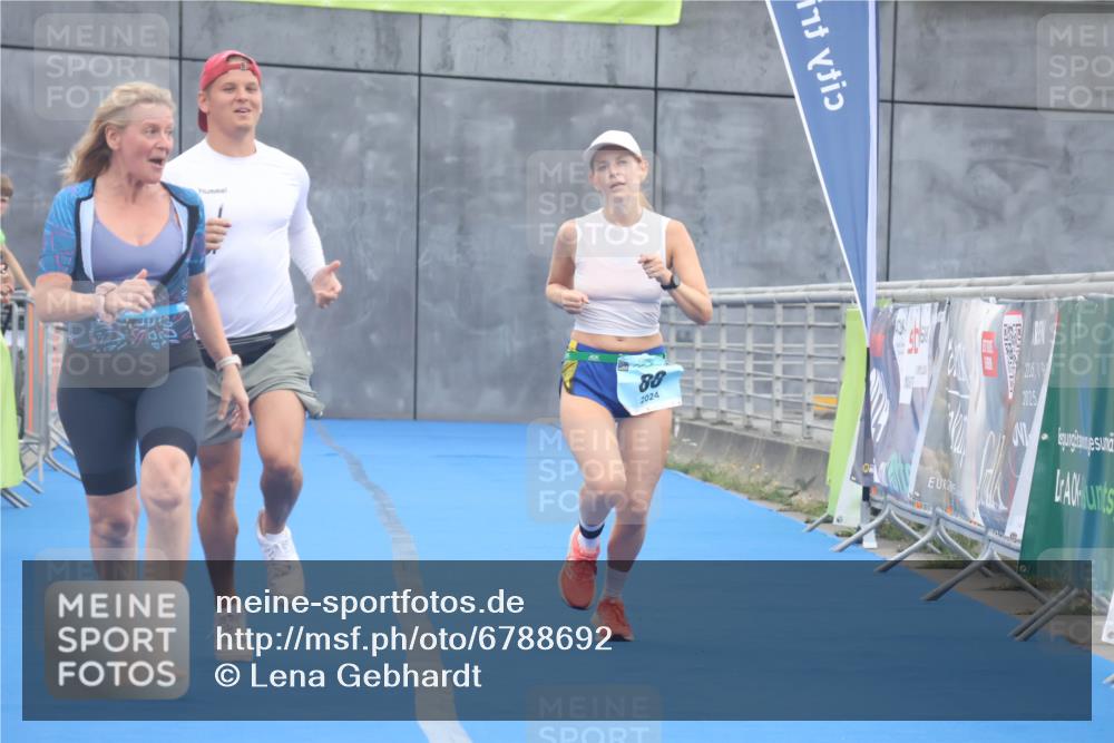 11.08.2024 - GEWOBA Citytriathlon Bremen Lena Gebhardt http://msf.ph/oto/6788692 11.08.2024 11:23:33 Ziel 2, 88 meine-sportfotos.de