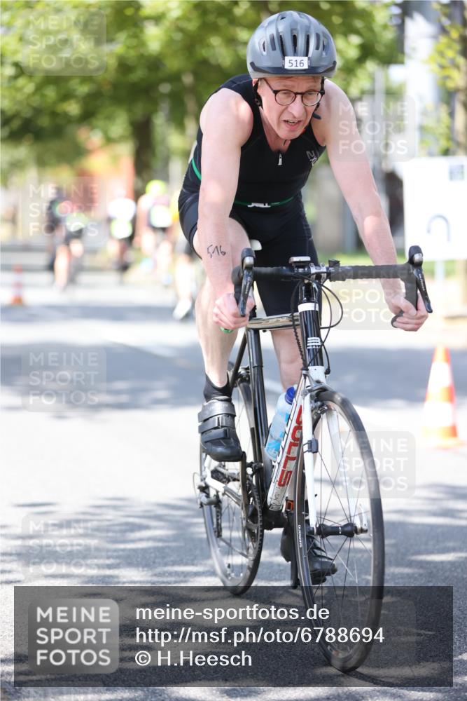 11.08.2024 - GEWOBA Citytriathlon Bremen H.Heesch http://msf.ph/oto/6788694 11.08.2024 13:14:54 Radfahren 400, 401, 436, 470, 516 meine-sportfotos.de