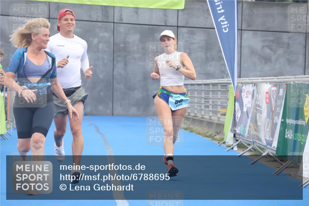 11.08.2024 - GEWOBA Citytriathlon Bremen Lena Gebhardt http://msf.ph/oto/6788695 11.08.2024 11:23:34 Ziel 88 meine-sportfotos.de