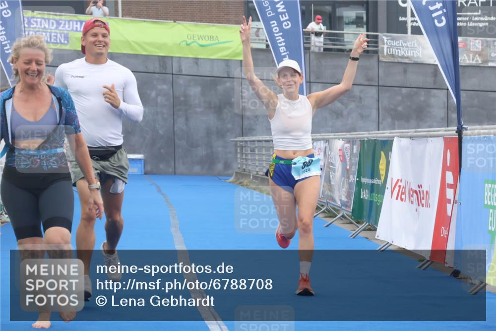 11.08.2024 - GEWOBA Citytriathlon Bremen Lena Gebhardt http://msf.ph/oto/6788708 11.08.2024 11:23:35 Ziel 88 meine-sportfotos.de