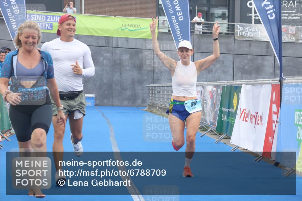 11.08.2024 - GEWOBA Citytriathlon Bremen Lena Gebhardt http://msf.ph/oto/6788709 11.08.2024 11:23:35 Ziel 88 meine-sportfotos.de