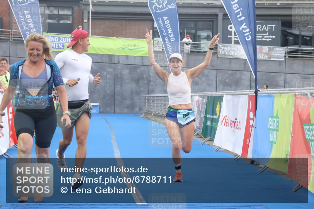 11.08.2024 - GEWOBA Citytriathlon Bremen Lena Gebhardt http://msf.ph/oto/6788711 11.08.2024 11:23:36 Ziel 88 meine-sportfotos.de