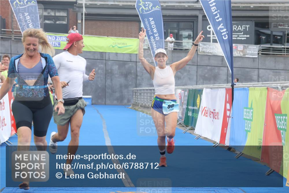 11.08.2024 - GEWOBA Citytriathlon Bremen Lena Gebhardt http://msf.ph/oto/6788712 11.08.2024 11:23:36 Ziel 88 meine-sportfotos.de