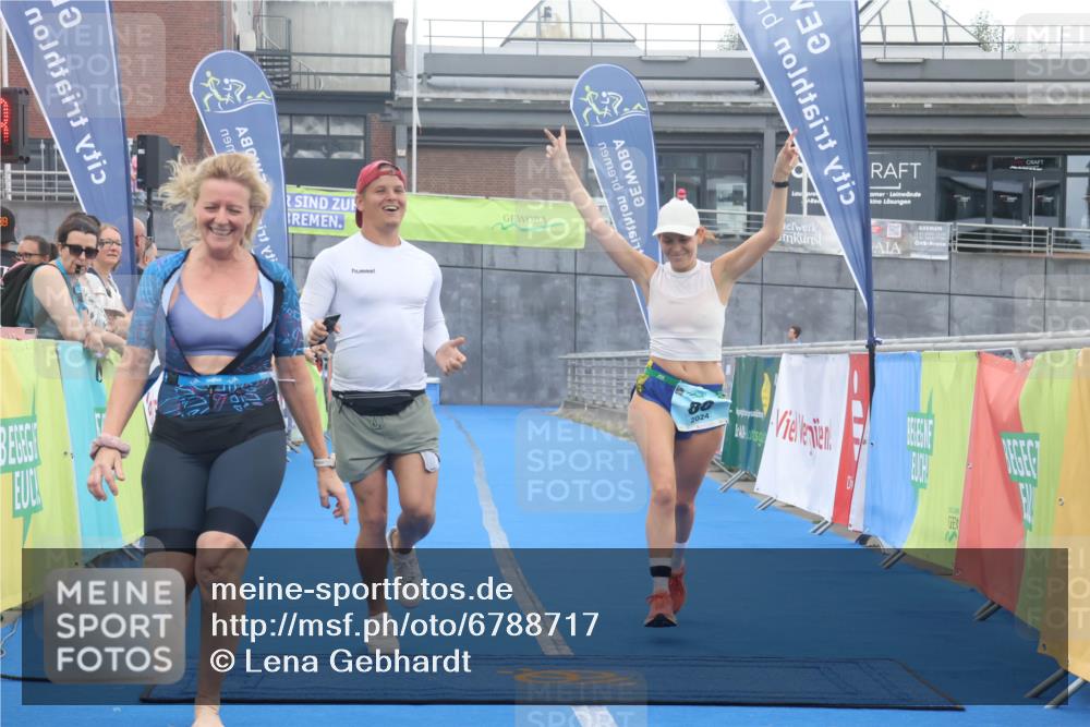 11.08.2024 - GEWOBA Citytriathlon Bremen Lena Gebhardt http://msf.ph/oto/6788717 11.08.2024 11:23:36 Ziel 88 meine-sportfotos.de
