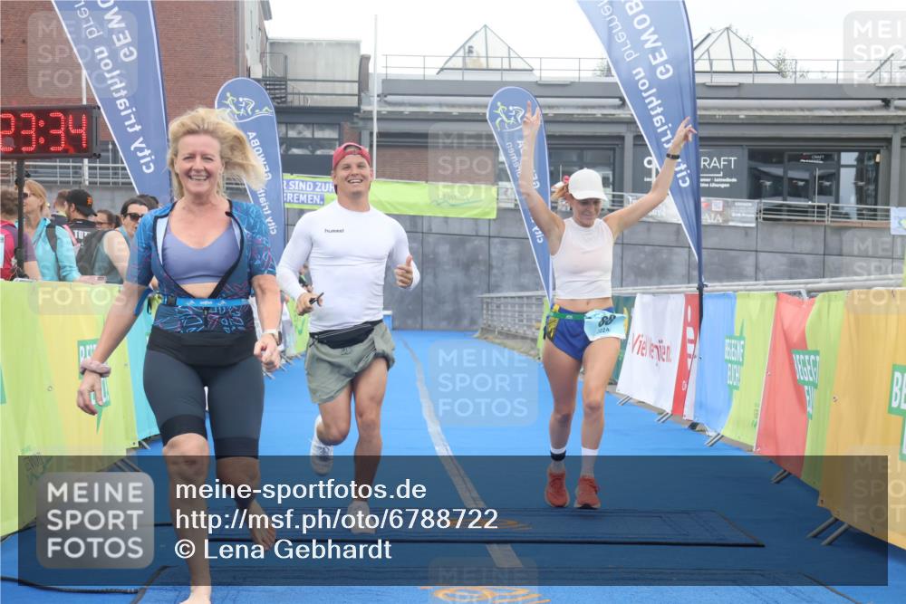 11.08.2024 - GEWOBA Citytriathlon Bremen Lena Gebhardt http://msf.ph/oto/6788722 11.08.2024 11:23:37 Ziel 88 meine-sportfotos.de