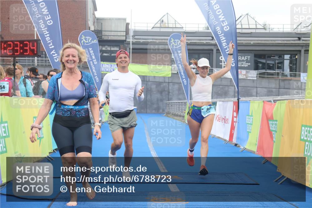 11.08.2024 - GEWOBA Citytriathlon Bremen Lena Gebhardt http://msf.ph/oto/6788723 11.08.2024 11:23:37 Ziel 88 meine-sportfotos.de