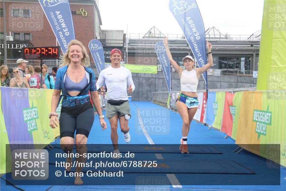 11.08.2024 - GEWOBA Citytriathlon Bremen Lena Gebhardt http://msf.ph/oto/6788725 11.08.2024 11:23:37 Ziel 88 meine-sportfotos.de