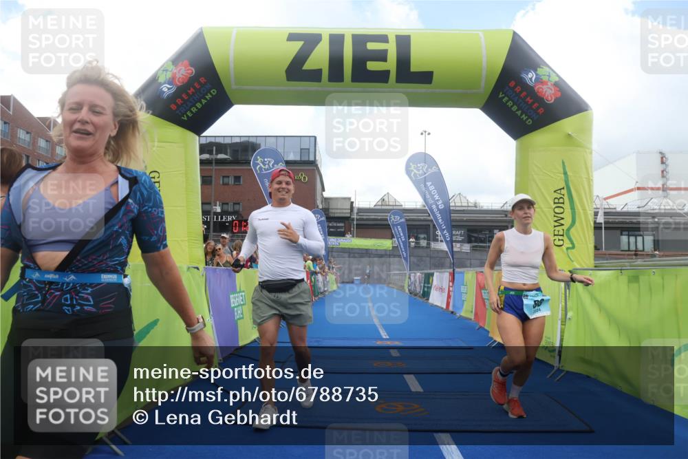 11.08.2024 - GEWOBA Citytriathlon Bremen Lena Gebhardt http://msf.ph/oto/6788735 11.08.2024 11:23:38 Ziel 88, 89 meine-sportfotos.de