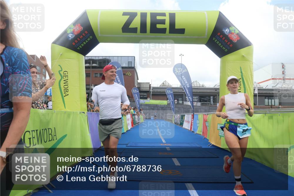 11.08.2024 - GEWOBA Citytriathlon Bremen Lena Gebhardt http://msf.ph/oto/6788736 11.08.2024 11:23:39 Ziel 88, 89 meine-sportfotos.de
