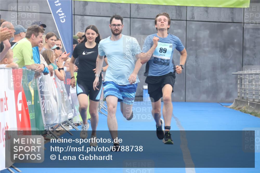 11.08.2024 - GEWOBA Citytriathlon Bremen Lena Gebhardt http://msf.ph/oto/6788738 11.08.2024 11:23:45 Ziel 88, 89 meine-sportfotos.de
